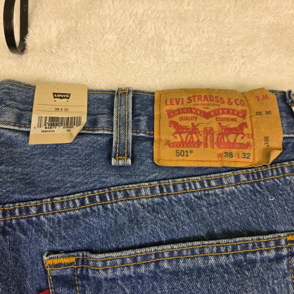 Levis 501 Original Fit Jeans Mens 38x32 Blue Denim Straight Leg Button Fly NEW